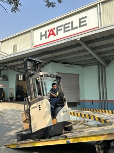 Cho thuê xe nâng CROWN Reachtruck dòng ESR